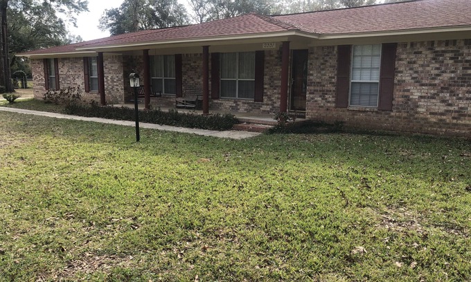 Florida Panhandle House | Mama's House has a Garage & Sparkling Clean. 4 bedrooms 3 baths. sleeps 8 nnnn