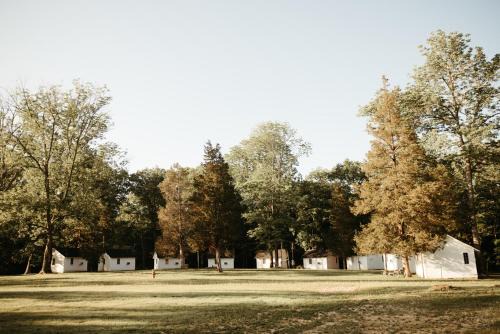 Rocky Hill Hotel | Mammoth Cave Lodge and Cabins