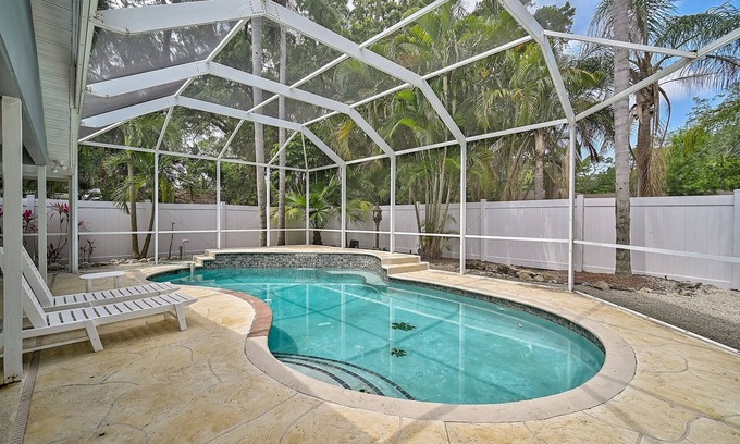 River District House | Manatee Cottage - Private Pool, Tropical Oasis!