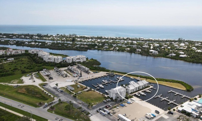 Englewood Condo | Manatee Harbor: Marina, Heated Pool/Spa, Ferry to Island, Private/Public Beaches