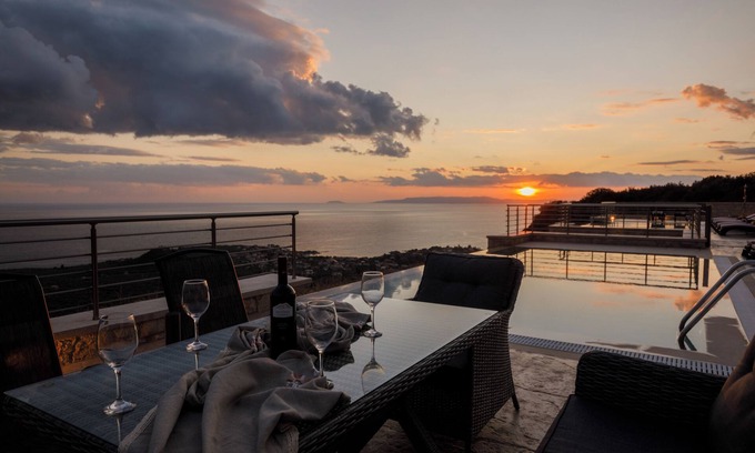 Neochori Villa | Manazil Mani Luxury Villas Estate.n6 bedrooms estate with two private pools.