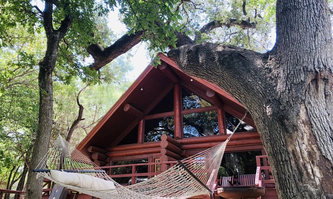 Marble Falls Cabin | Manda Shae: Charming Lakeside Escape Awaits You!
