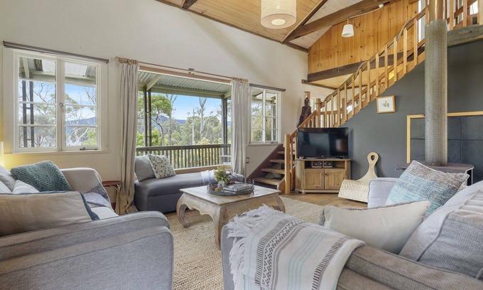 Alonnah House | Mandala Bruny Island, waterfront, near Restaurant