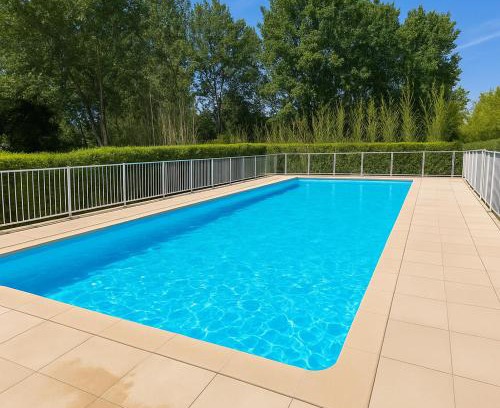 Mandelieu-La-Napoule Apartment | Mandelieu vacances RDC jardin, piscine, parking 2 chambres