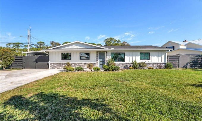 Merritt Island House | Mango Haven Mins Away From Restaurants & Beaches