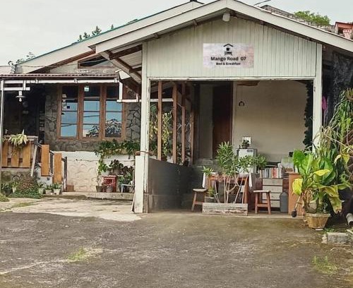 Tomohon Bed & Breakfast | Mango Road 07 Bed & Breakfast