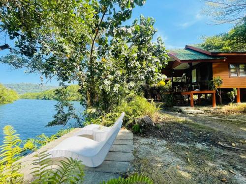 Ko Kood Bed & Breakfast | Mangrove bungalow & restaurant