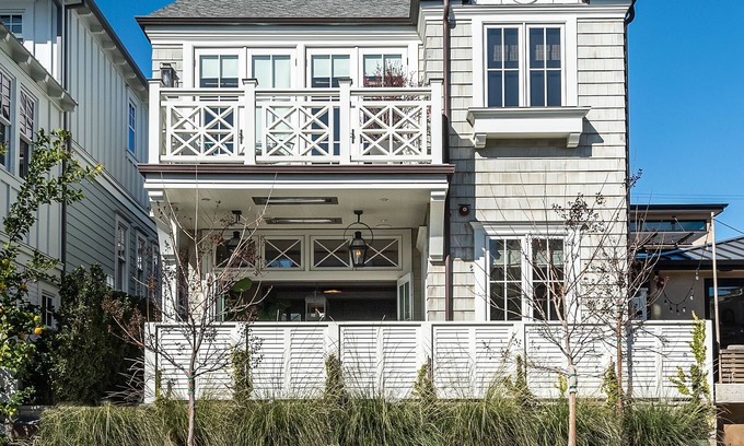 The Strand House | Manhattan Beach Designer Home for Lease-Walk to the Beach