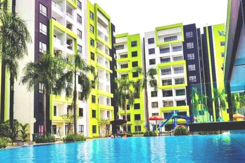Kampung Kuala Pari Apartment | Manhattan Condo Ipoh with Water Park and Pool View