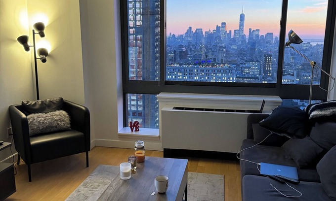 Union Square Apartment | Manhattan Luxe Views Near Empire State