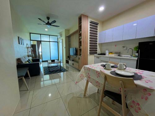 Penampang Apartment | Manhattan Suites, ITCC by The Weeknd Residence - City View