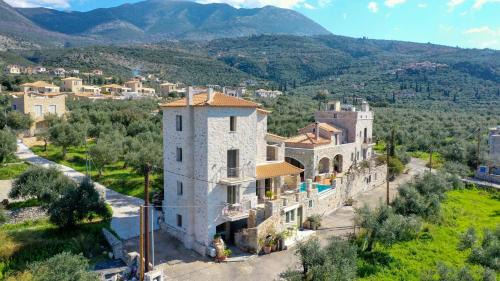 Riglia House | Mani Stone Towers