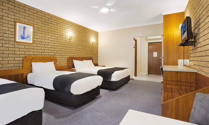 Camperdown Hotel | Manifold Motor Inn