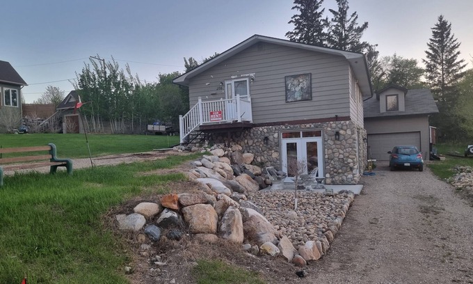 Manitou Beach House | Manitou Beach House, family and pet friendly accomodation