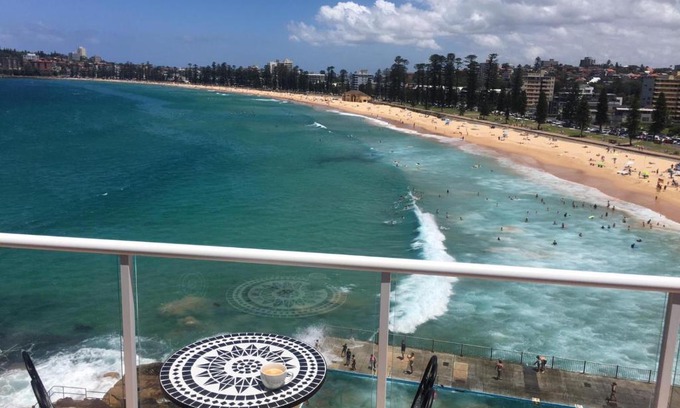 Queenscliff Apartment | Manly Waterfront Beach Stay