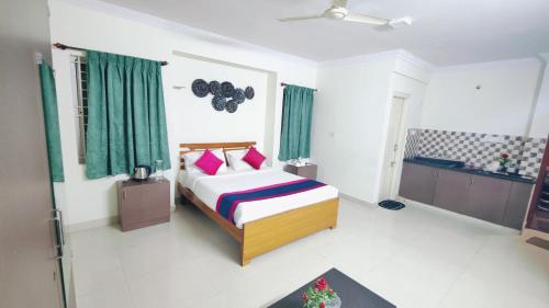 Vyalikaval HBCS Layout Hotel | Mann Pasand Inn Feel the Luxury