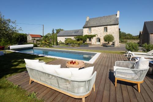 Val-d'Ize Bed & Breakfast | Manoir de la Nogrie - Chambre de charme avec accès privatif - Piscine chauffée sur domaine 5 étoiles