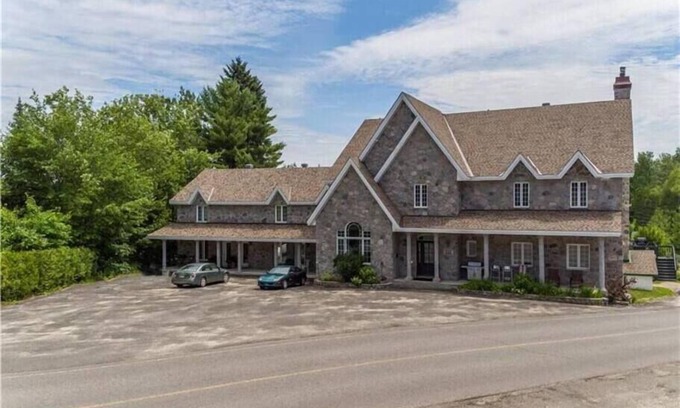 Lac-Simon Ski Chalet | Manoir du Lac Simon | pool | spa