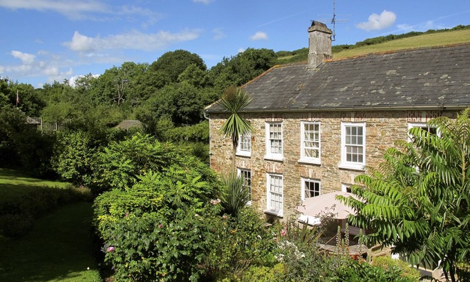 Dartmouth House | MANOR FARMHOUSE, pet friendly, luxury holiday cottage in Dittisham