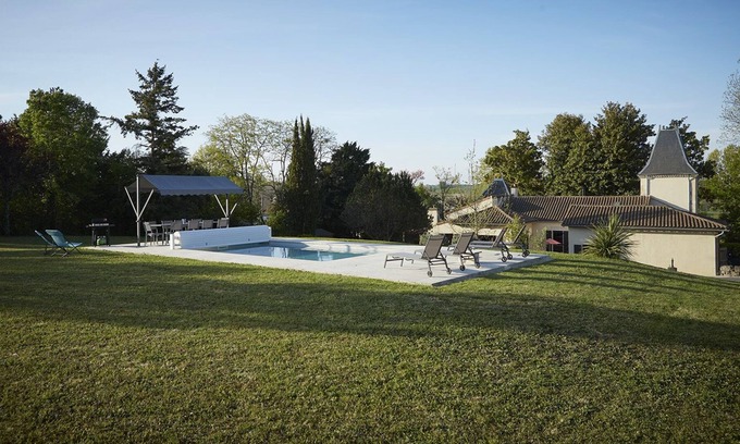 Mezin House | Manor House - La Tour d'Armène **** 250m2 / 5 rooms / 5 bathrooms / 8 to 16 pers