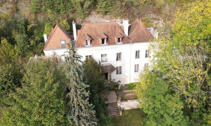 Le Thuit House | Manor on the banks of the Seine - sleeps 40