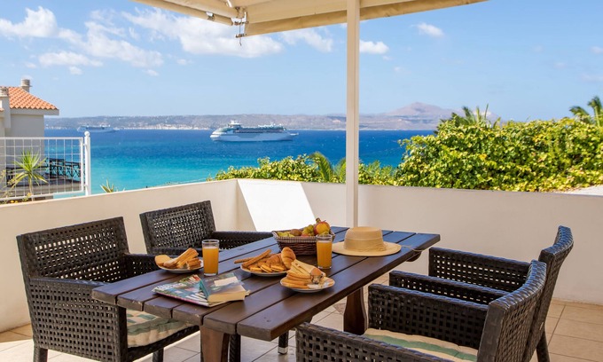 Plaka Apartment | Manos Apartments