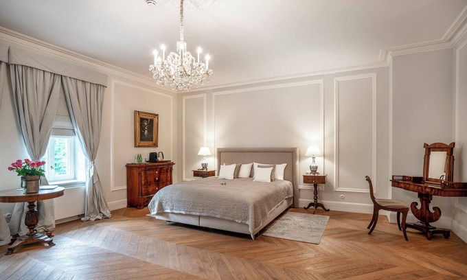 Nowe Warpno Bed & Breakfast | Manowce Palace - Suite with Garden View (Room 15)