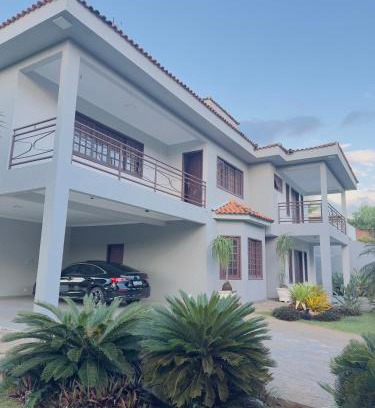 Paranoa House | Mansão Primavera com 03 quartos e piscina aquecida