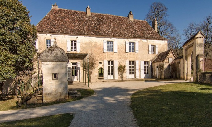 Saint-Georges-de-Montclard Villa | Mansion in Aquitaine with Private Pool