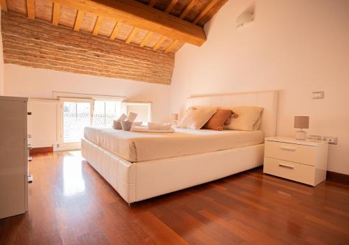 Ferrara Historic Centre Apartment | Mansarda Colombo - Car Parking