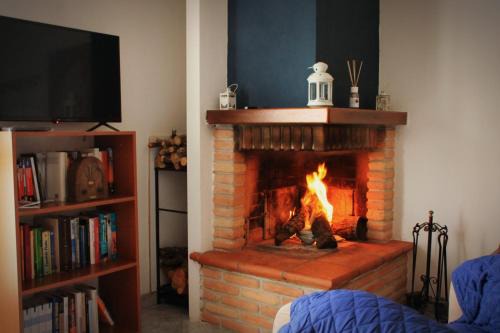 Montefranco Apartment | Mansarda con camino