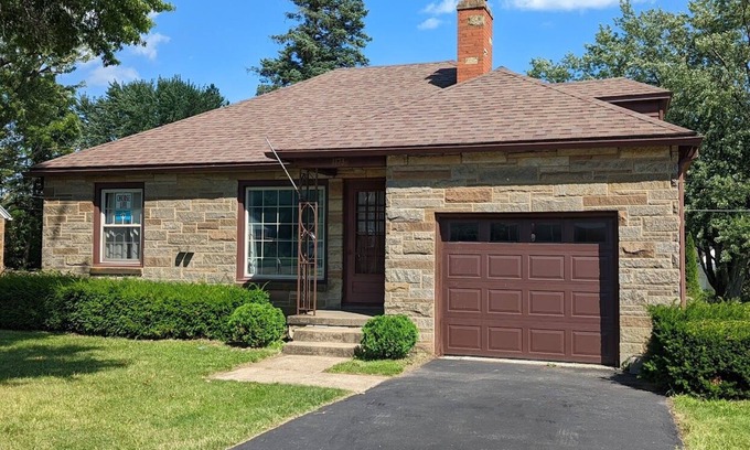 Mansfield House | Mansfield- Shawshank/MidOhio Raceway- COZY HOME