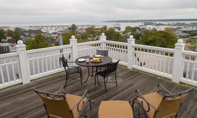 Vineyard Haven Hotel | Mansion House Inn And Spa