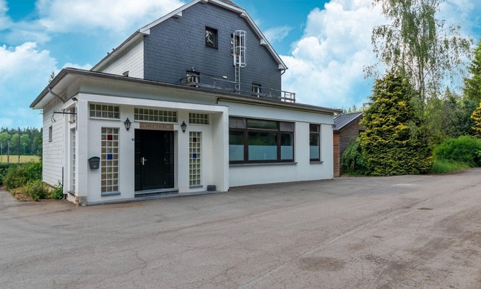 Buellingen Villa | Mansion in Büllingen with Pool & Sauna