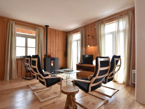 Cuzy House | Mansion in Cuzy with Pool and Scenic Views, cleaning included