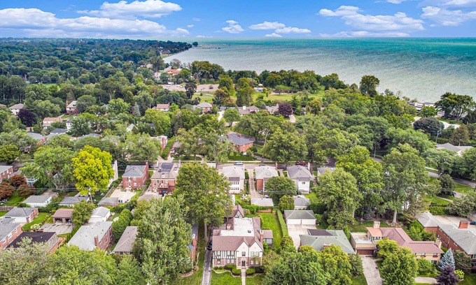 Grosse Pointe House | Mansion with Pub in Basement‼️