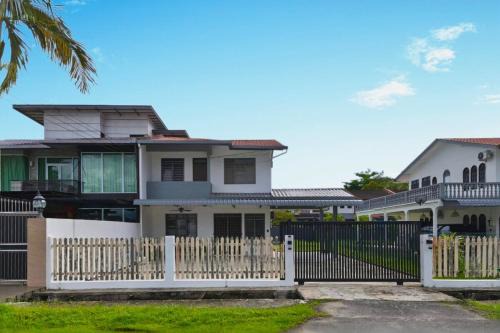 Sibu House | Mantis 5B ,onehomestay, Sibu