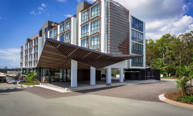 Southport Hotel | Mantra at Sharks
