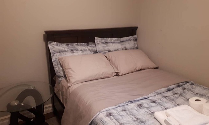 Timberlea Apartment | Maple Leaf Bedroom Su