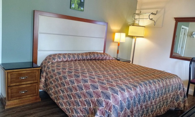 New Milford Hotel | Maple Leaf Motel