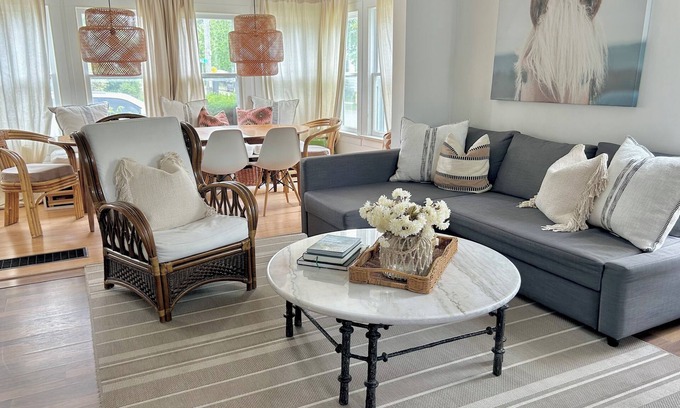 Wellington House | Maple & Oak: Steps to the beach