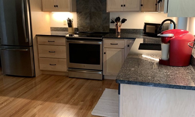 Hooksett House | Maple Place Private Guest House