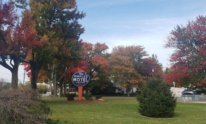 Huron Hotel | Maples Motel