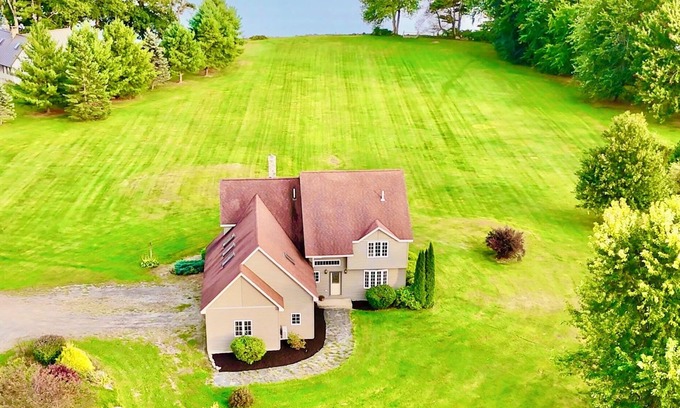 Newport House | Maplewood Lakehouse in Newport