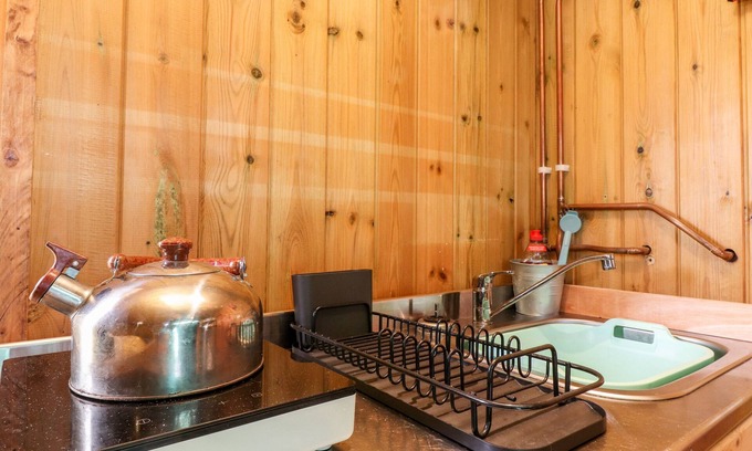 Dumfries Cottage | MAQUESSA SHEPHERD'S HUT, romantic, with a garden in Dumfries