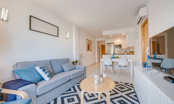 Alcudia Apartment | Mar Blau: Bright Beach Retreat