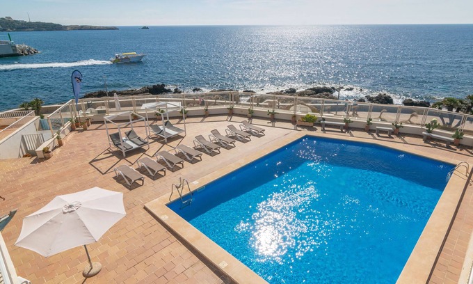 Cala Ratjada House | MAR BLAVA - Cozy apartment with communal pool facing the sea and free WiFi.