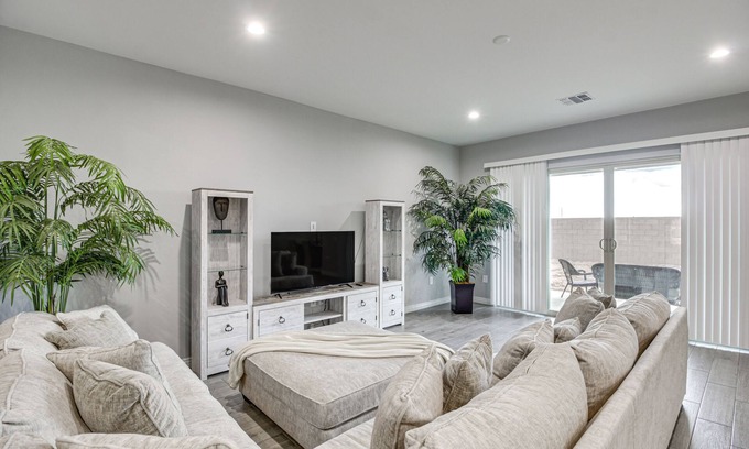 Tucson House | Marana Home w/Pool Access & Mountain Views!
