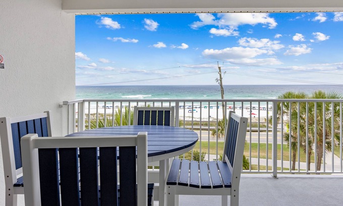 Fort Walton Beach - Destin Condo | Maravilla Top Floor Gulf Front Condo on Miramar Beach-NEWLY RENOVATED