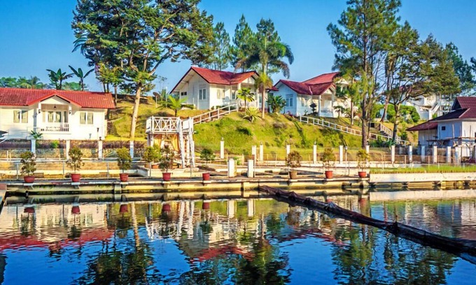 Jalancagak Resort | Marbella Twin Waterfall Resort Ciater